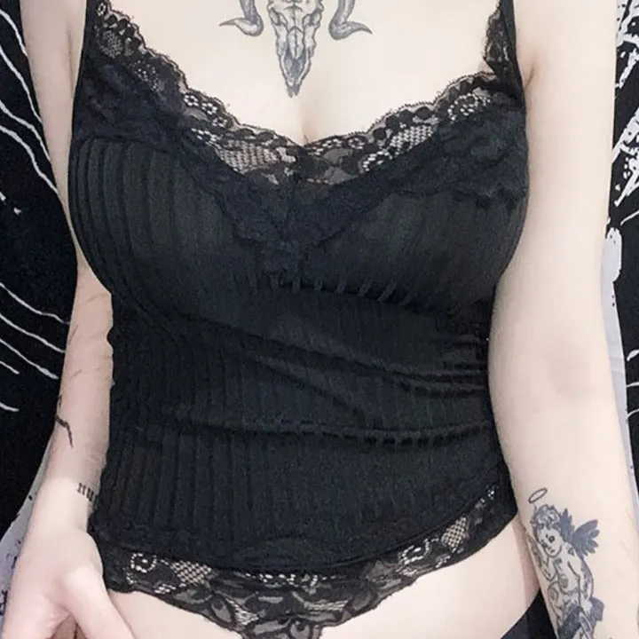 Eng anliegendes Crop Top mit Trägern für Frauen