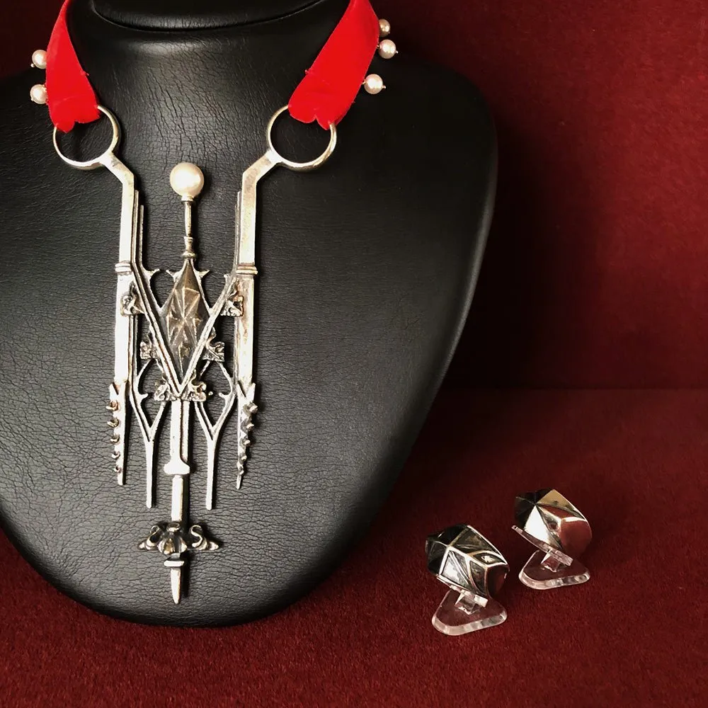 Pinnacle necklace