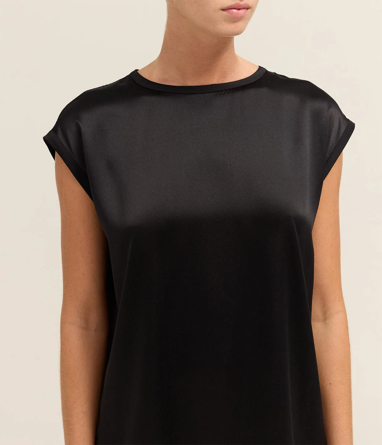 Round Neck Sleeveless Top in Midnight